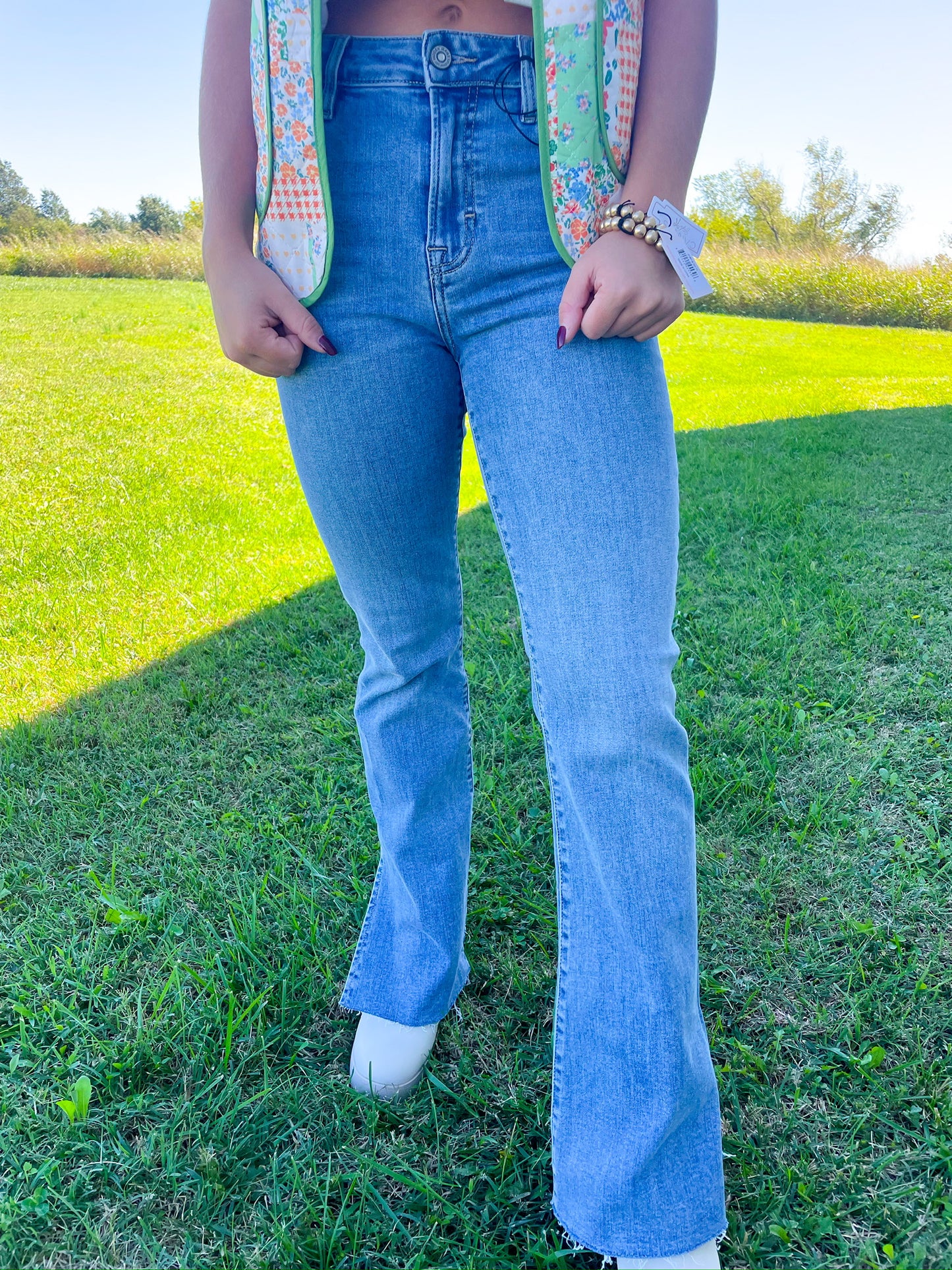 ⭐NEW FLARES!⭐  Kick flare jeans outfit, High waisted flares, Flare jeans  outfit