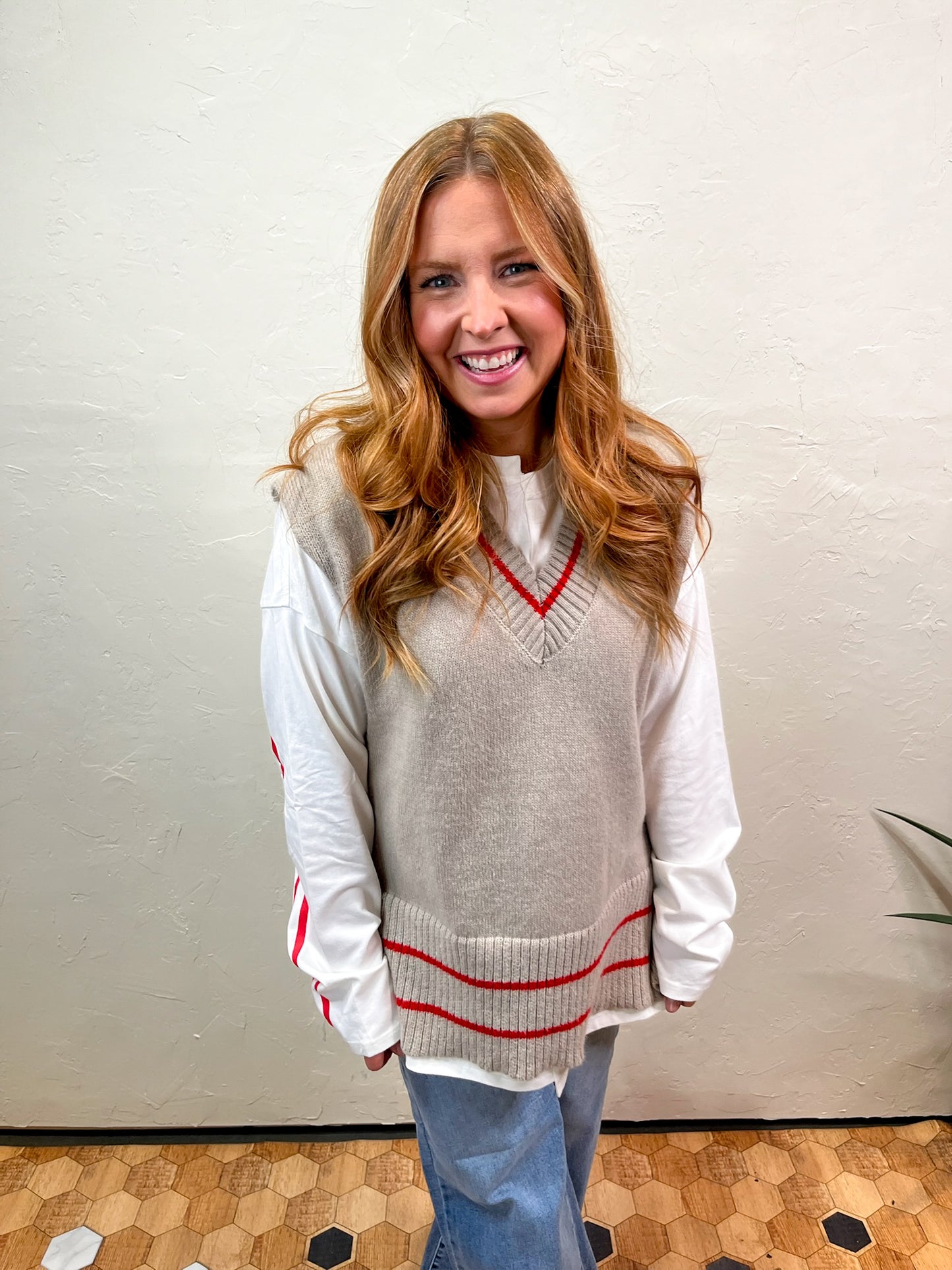 Effortless Sweater Vest - Taupe/Red