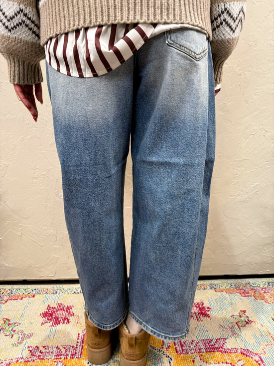 Casual Cool Mid-Rise Barrel Jean