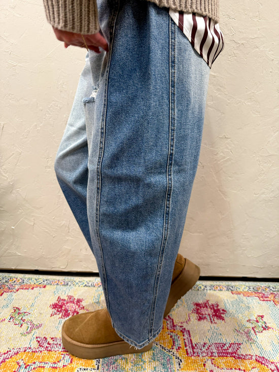 Casual Cool Mid-Rise Barrel Jean